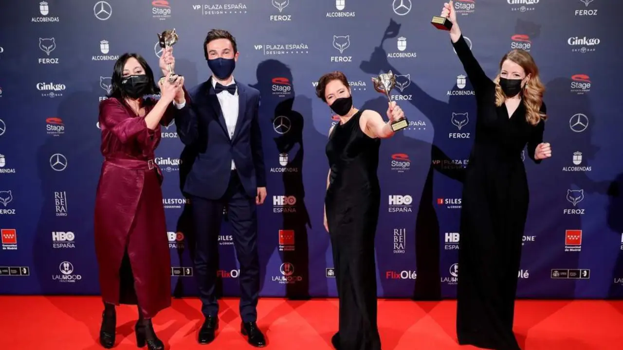 El equipo de la pel&iacute;culas ganadora, Las Ni&ntilde;as - EFE/Mariscal