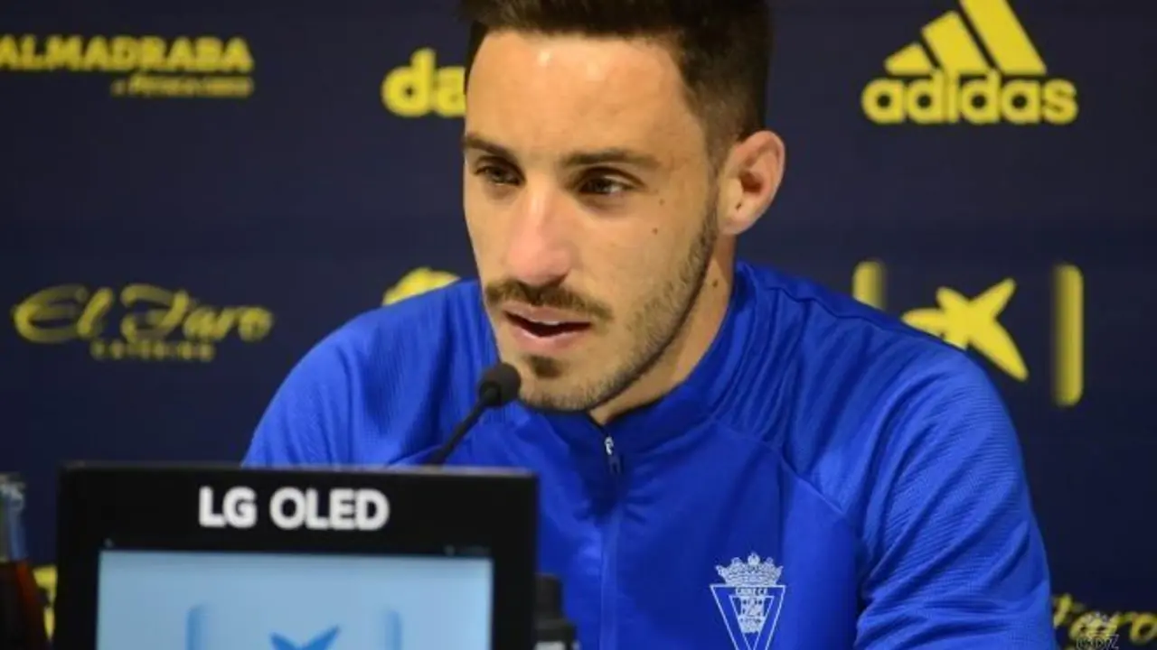 Iza Carcel&eacute;n en rueda de prensa  - C&aacute;diz CF