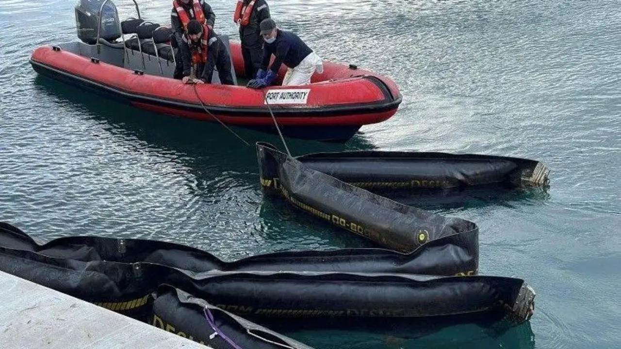Limpieza del vertido en GIbraltar. - A. I.