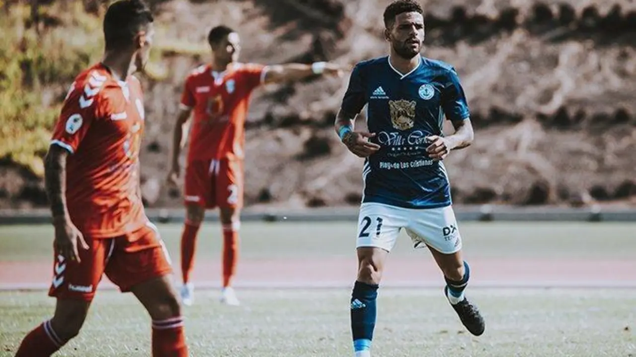 Borja Llarena, autor del gol del triunfo ante el Recreativo.  - CD MARINO