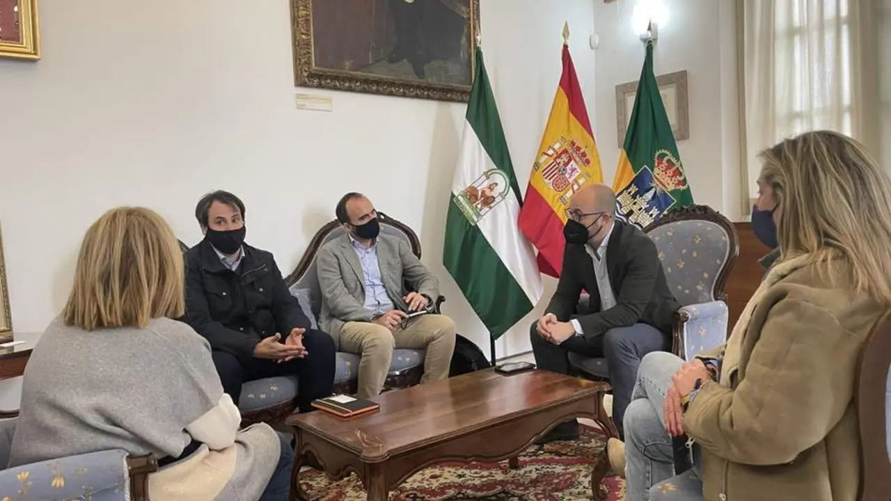 REUNI&Oacute;N ALCALDE FUNDACI&Oacute;N ORANGE. - viva