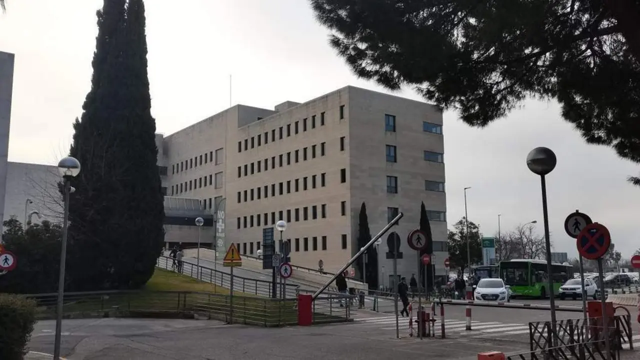 Fachada del Hospital Universitario Reina Sof&iacute;a de C&oacute;rdoba. - Lourdes C&oacute;rdoba