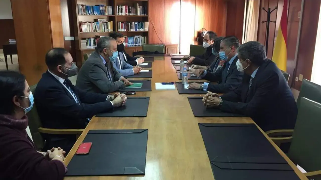El director general de la Oficina Judicial y Fiscal, Carlos Rodr&iacute;guez Sierra, reunido con el presidente de la Audiencia Provincial de C&aacute;diz. - 