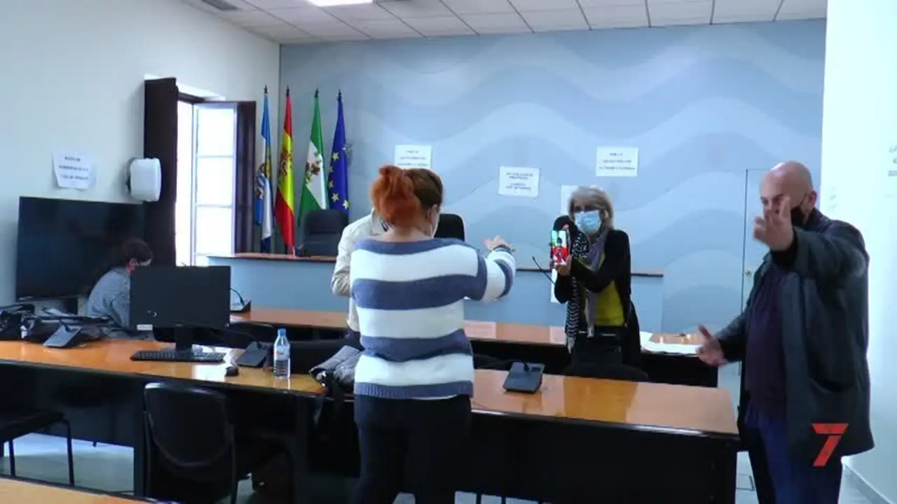IU y Apesorje inician un encierro en el Ayuntamiento de Jerez