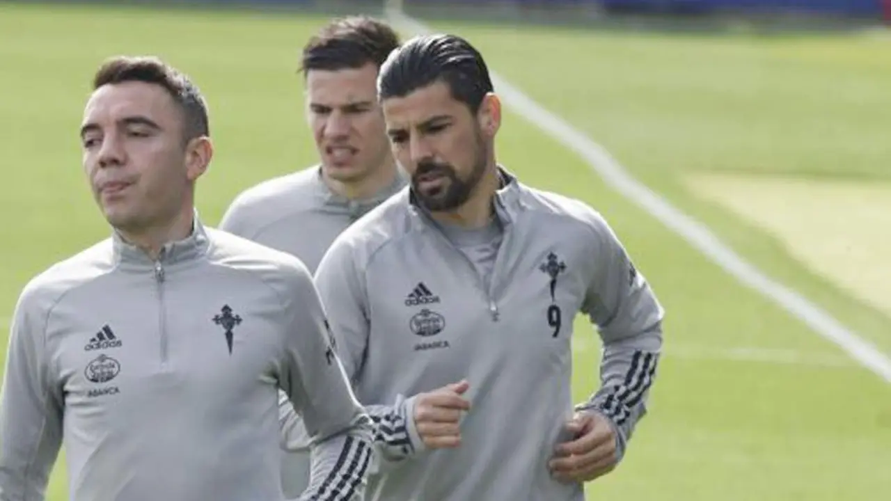 Aspas y Nolito calentando antes de que el Celta se enfrentara a domicilio al Huesca - La Liga Santander