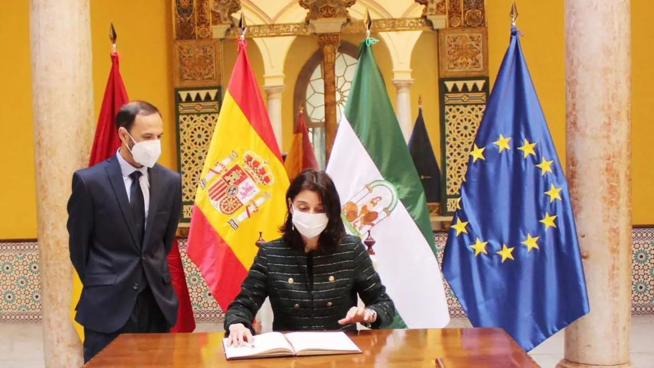 V&iacute;ctor Mora y Pilar Llop en un momento de la visita institucional realizada por la presidenta del Senado - Ra&uacute;l J. Bustillos