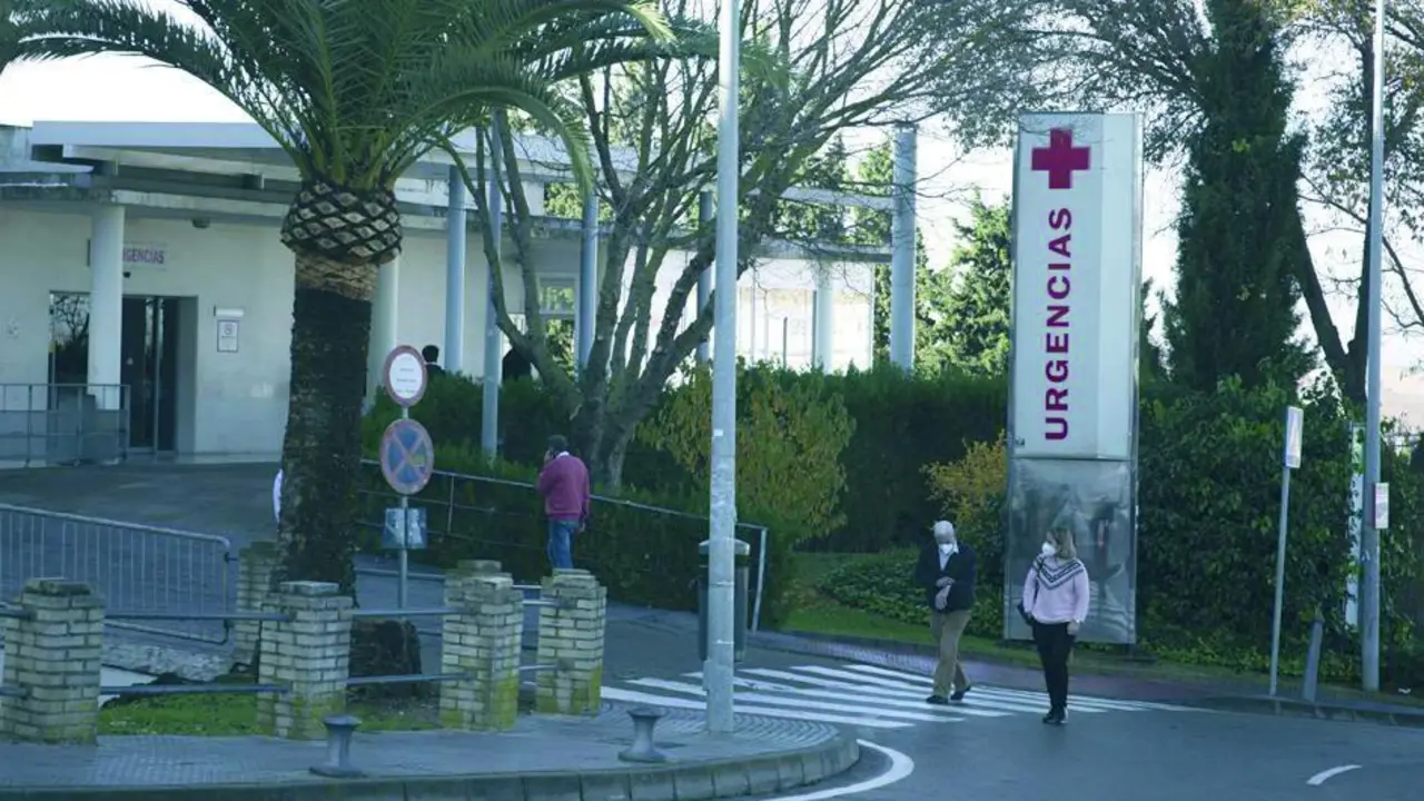 Los hospitales gaditanos tienen a&uacute;n 128 hospitalizados, 41 de ellos ingresados en la UCI.  - Oliverio Ruiz