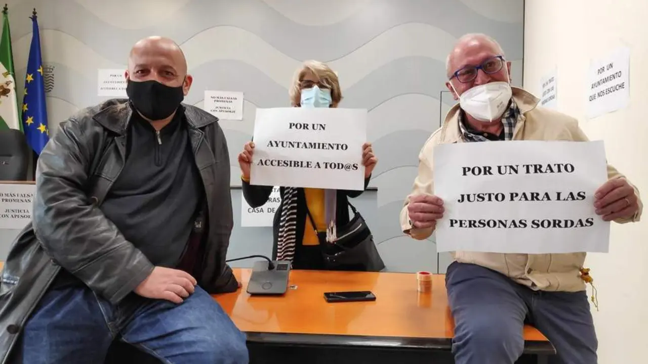 Imagen del encierro de Apesorje en el Ayuntamiento - Oliverio Ruiz