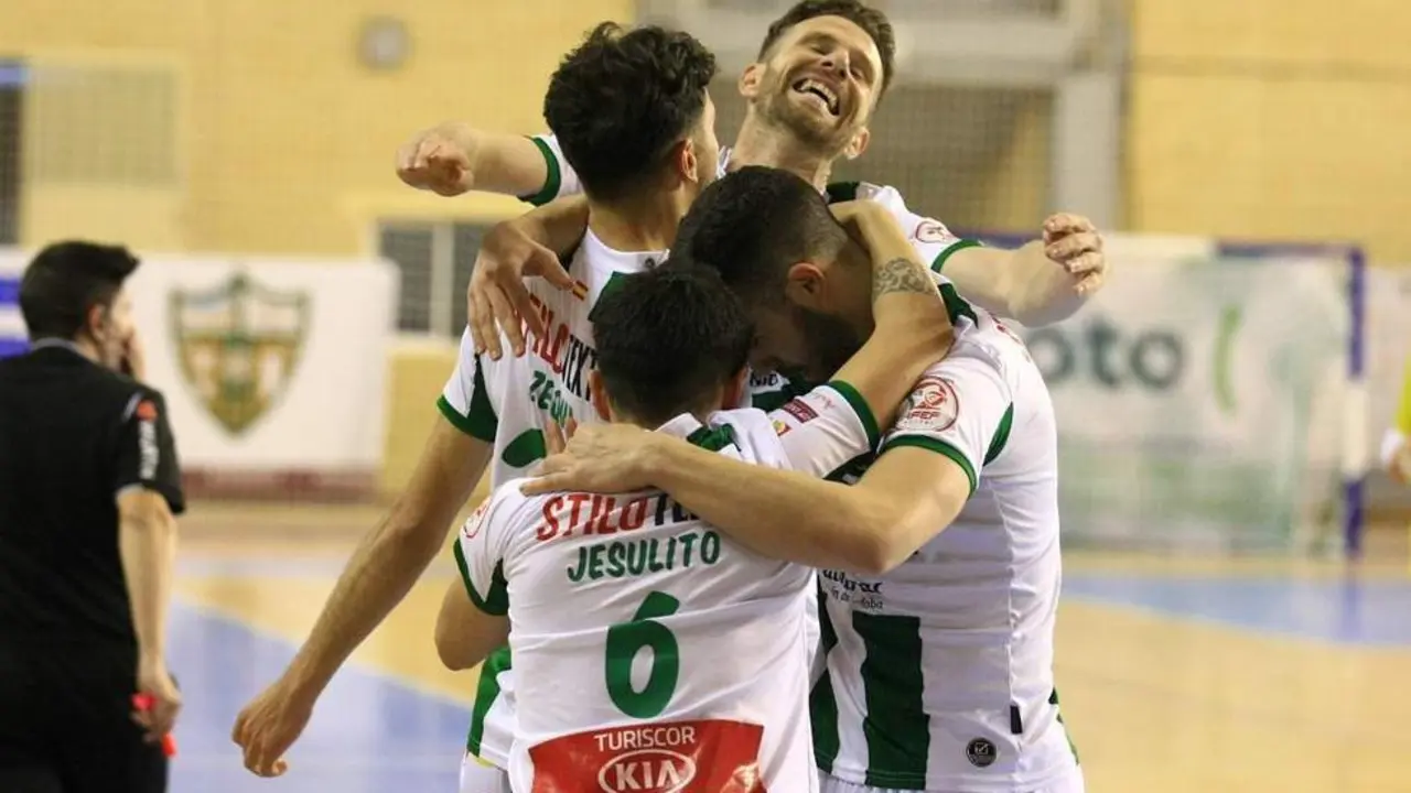Los jugadores del C&oacute;rdoba Patrimonio celebrando un gol en el partido de ayer - | Edu Luque; C&oacute;rdoba Futsal