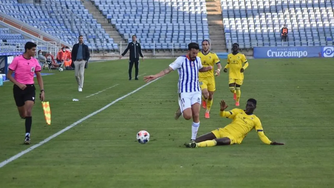 Futbolistas del Recreativo en el partido de ida ante el C&aacute;diz B.  - TENOR