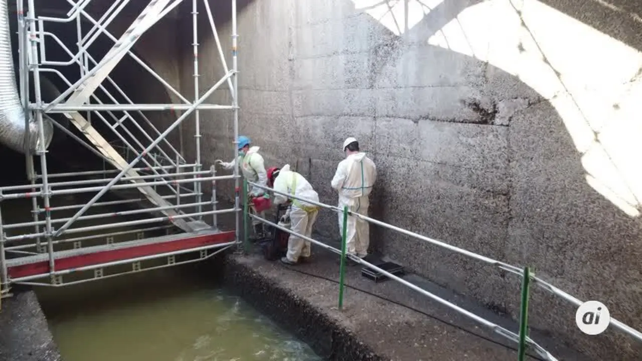 Do&ntilde;ana toma ox&iacute;geno con el arreglo de la red de aguas residuales de los sevillanos