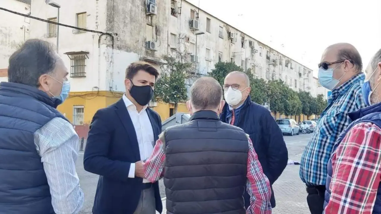Visita de Beltr&aacute;n P&eacute;rez al barrio de Los Pajaritos. - PP