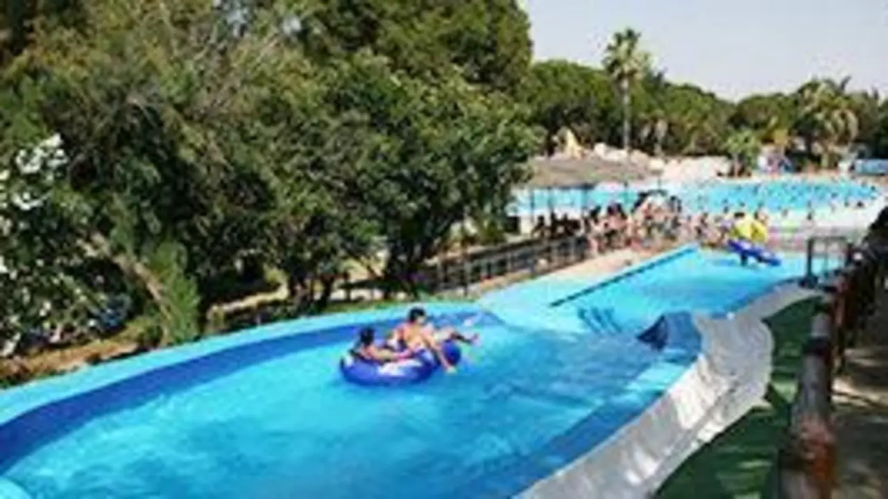 Instalaciones del parque acu&aacute;tico de Sevilla. - Aqu&oacute;polis.
