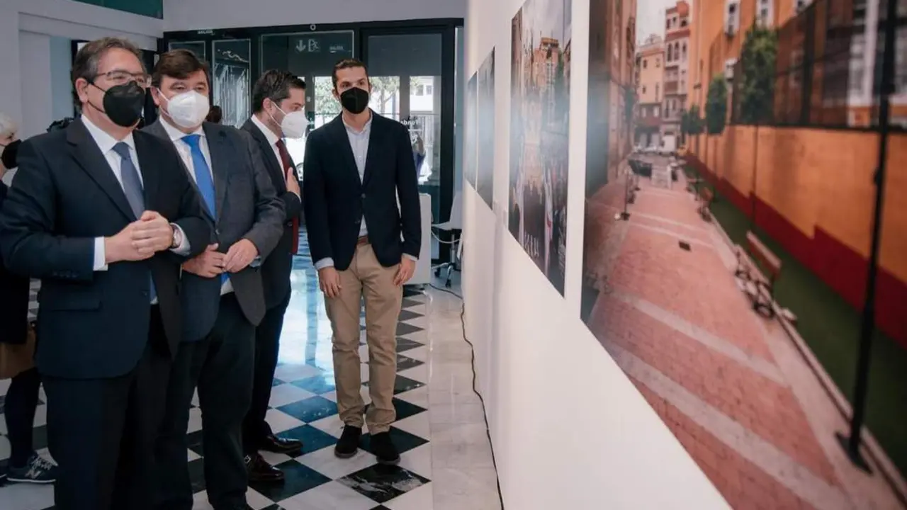 Inauguraci&oacute;n de la exposici&oacute;n en la Fundaci&oacute;n Cajasol. - VH