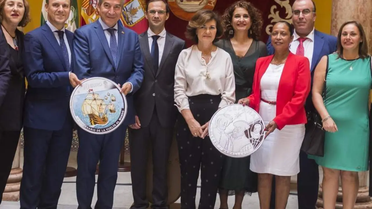 Presentaci&oacute;n de la primera moneda conmemorativa de la I Vuelta al Mundo. - Archivo.