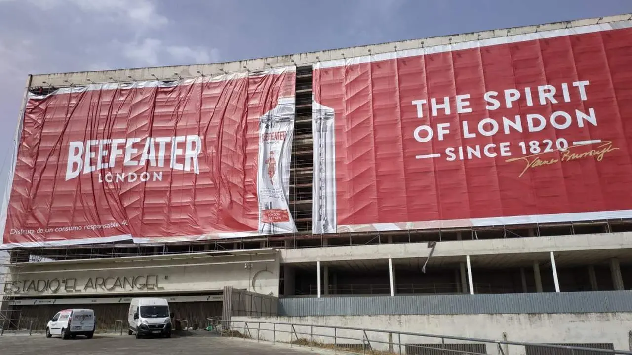 Lona instalada en El Arc&aacute;ngel este mi&eacute;rcoles - | Alejandro L&oacute;pez