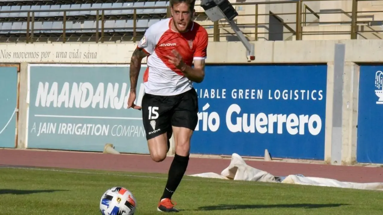 Nahuel Arroyo durante el partido ante El Ejido 2012 - | C&oacute;rdoba CF