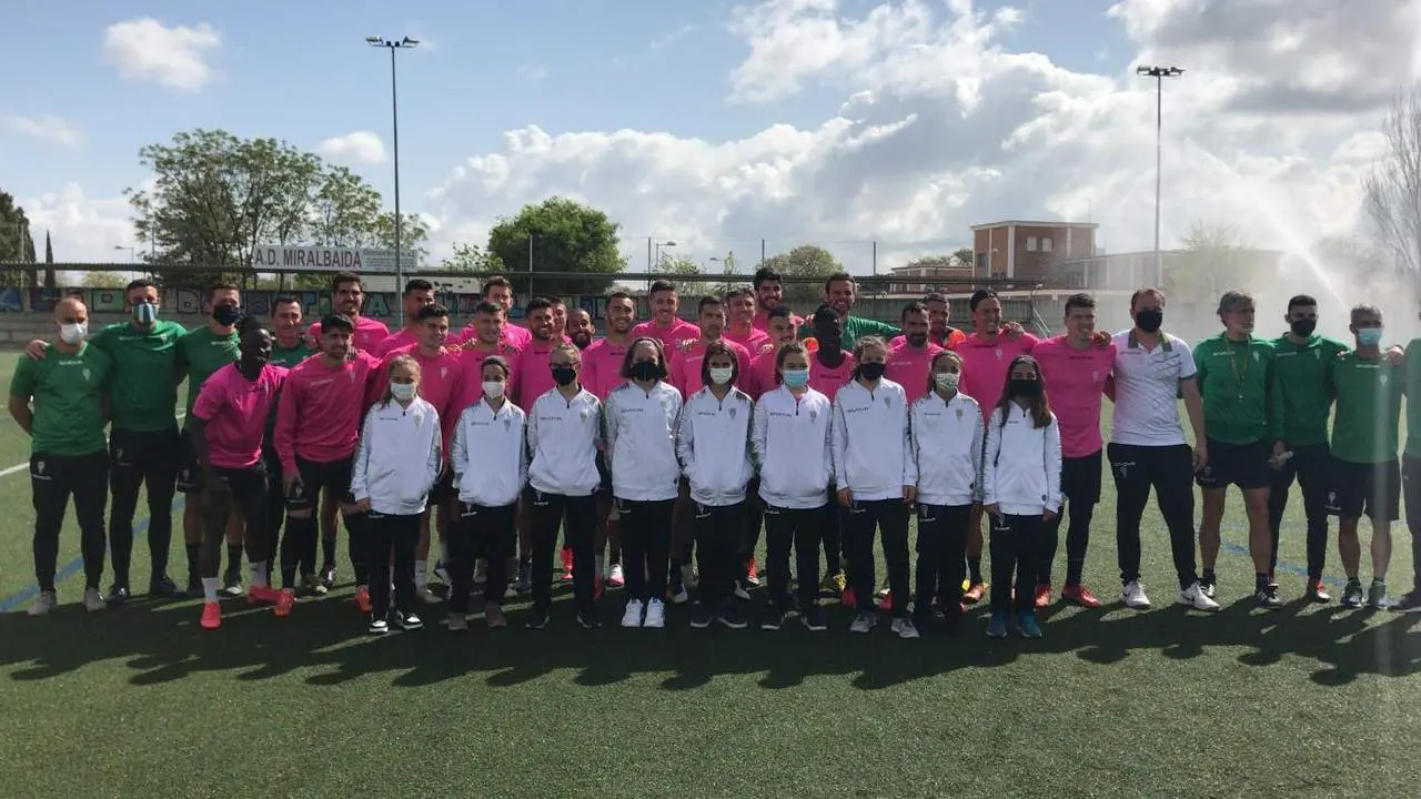 El C&oacute;rdoba CF y las jugadoras del Alev&iacute;n A Femenino esta ma&ntilde;ana en Miralbaida - | Alejandro L&oacute;pez