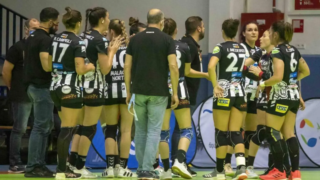Ajustada derrota en casa. - RF M&aacute;laga / J. Montoro