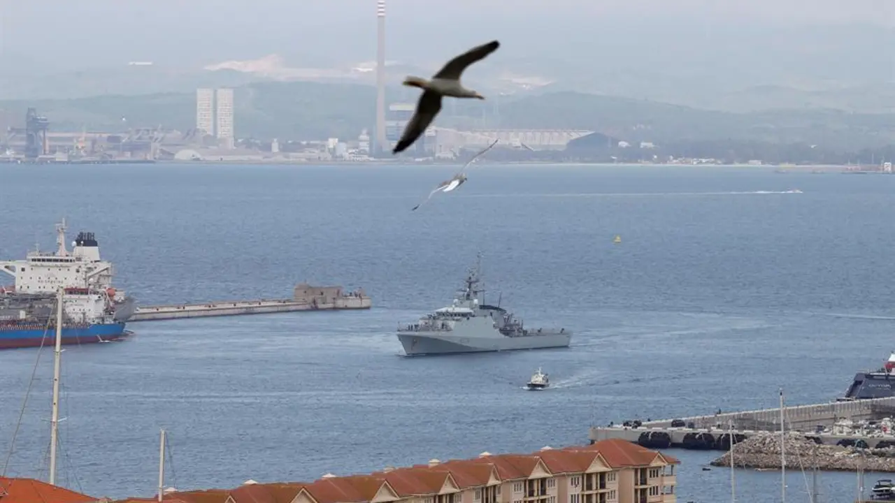 Llegada del 'HMS Trent' a Gibraltar. - EFE