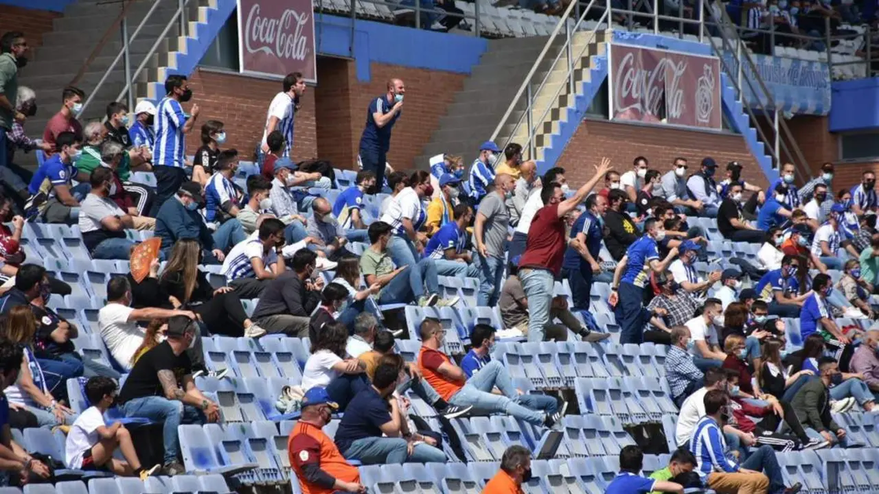 La afici&oacute;n del Recre, enfadada. - TENOR