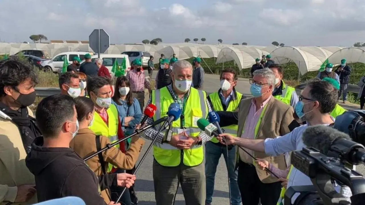 Protesta de agricultores en Moguer. - VH