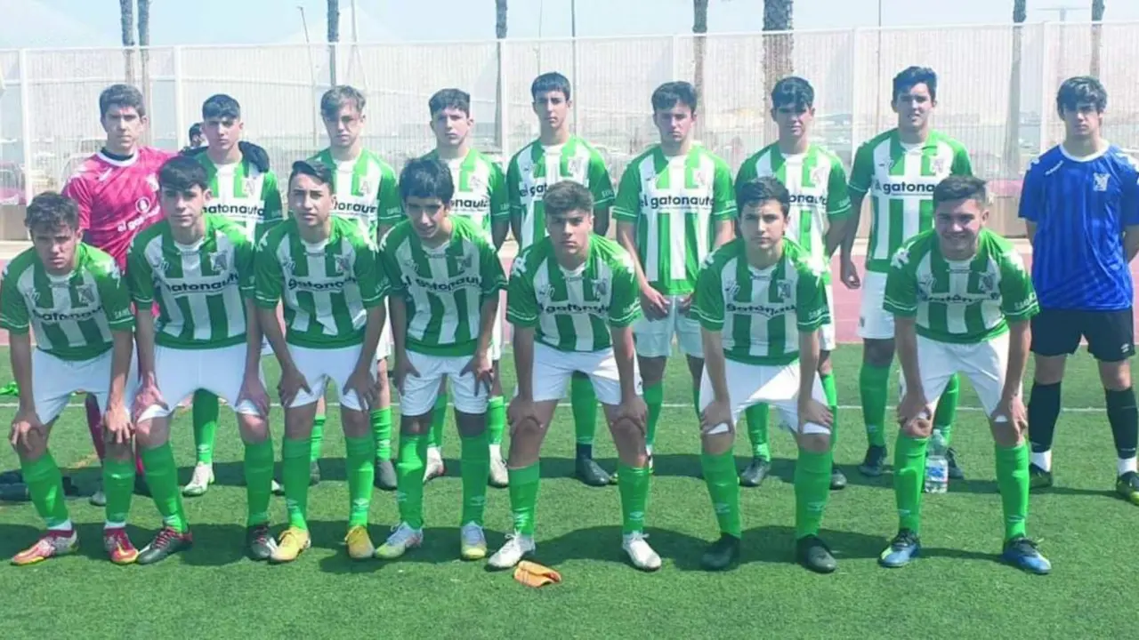 Los 16 jugadores que compusieron la convocatoria en el partido disputado en C&aacute;diz - ASCF