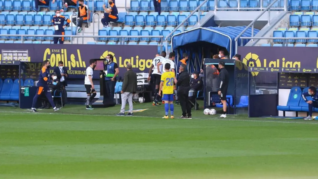 El Valencia se retira del c&eacute;sped de Carranza - Trekant Media