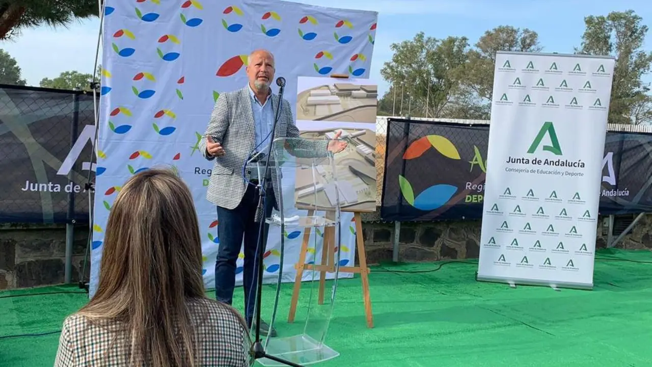 Imbroda en la Ciudad Deportiva. - VH