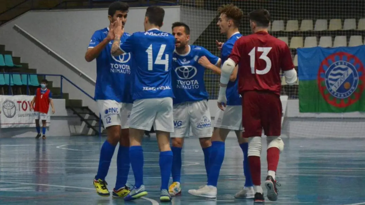 El Toyota Nimauto celebra un gol esta temporada. - xerezdfc.com
