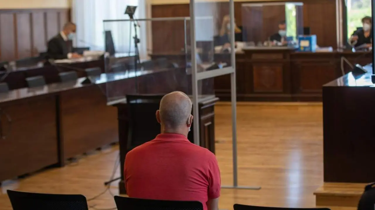 Juicio contra el loco del ch&aacute;ndal. - EP