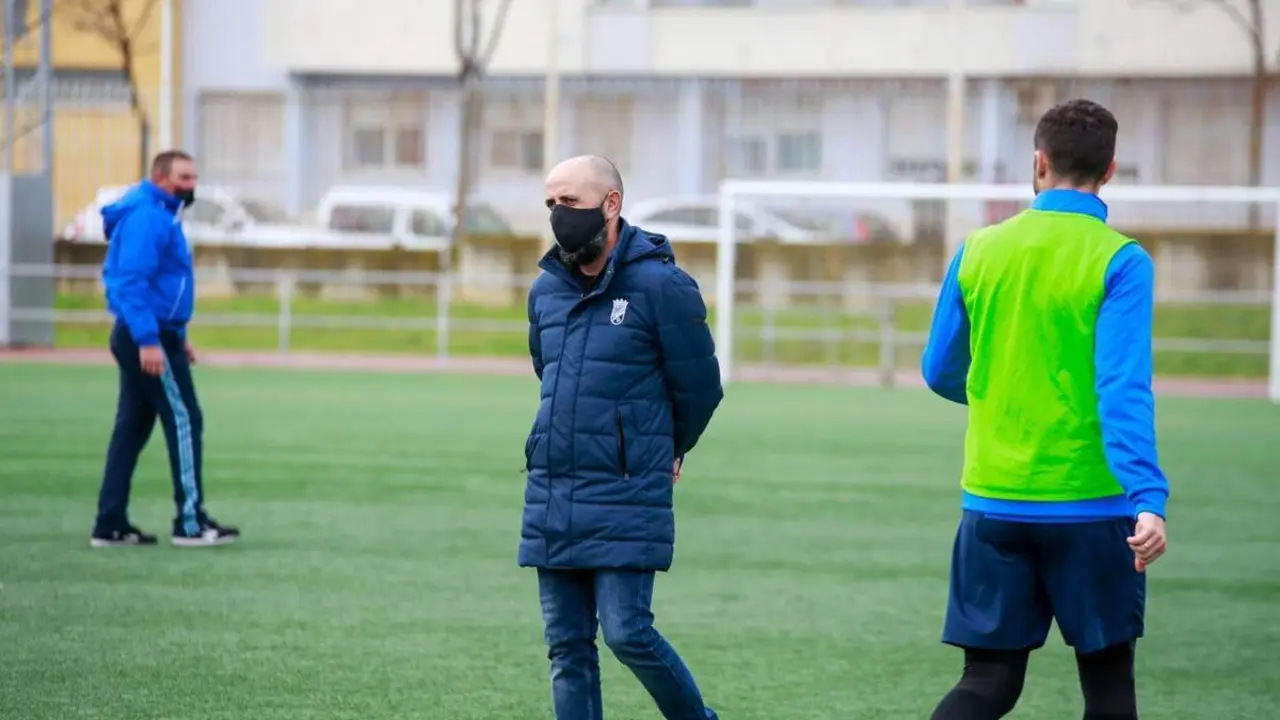 Juan Luis Gil Zarzana, durante un entrenamiento del Xerez CD en La Granja. - Cristo Garc&iacute;a