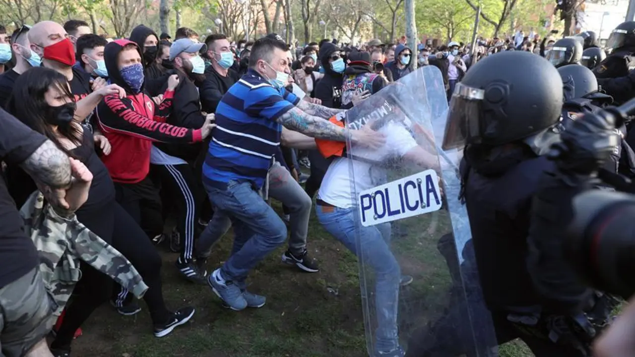 Cargas policiales en Vallecas. - EFE