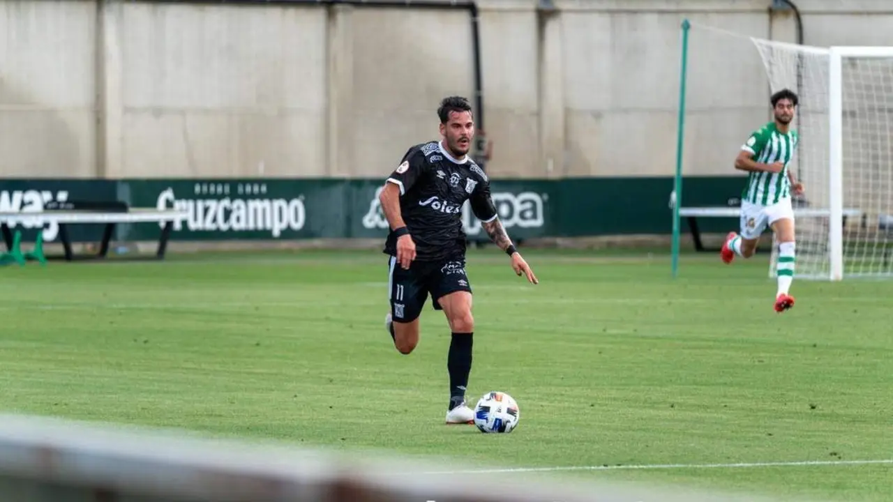 Edu Oriol fue el autor del 0-1, de penalti - ASCF