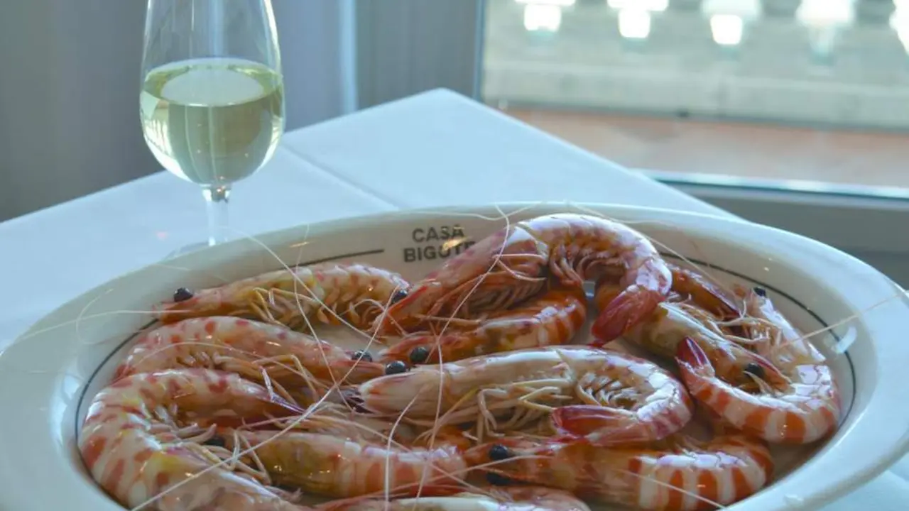 Manzanilla y langostinos de Sanl&uacute;car, un cl&aacute;sico de Casa Bigote. - C. Cruz