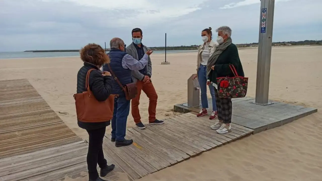 Lavapi&eacute;s en playa de El Puerto. - viva