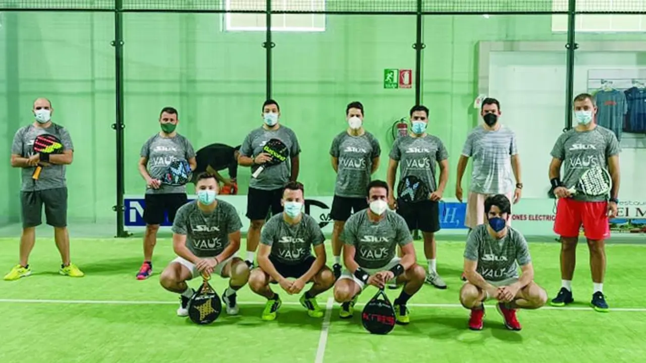 Las cinco parejas del Vaus de Sanl&uacute;car de Padel que se enfrentaron al Club Padel Jimena - CPMM