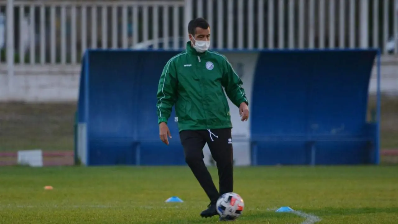 Jos&eacute; P&eacute;rez Herrera, durante un entrenamiento esta temporada con el Xerez DFC. - xerezdfc.com