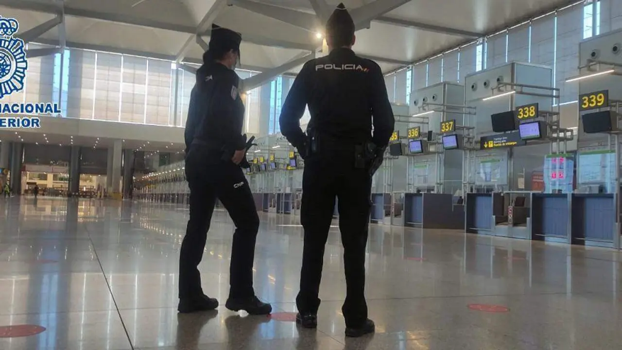 Interceptada en el aeropuerto. - CNP