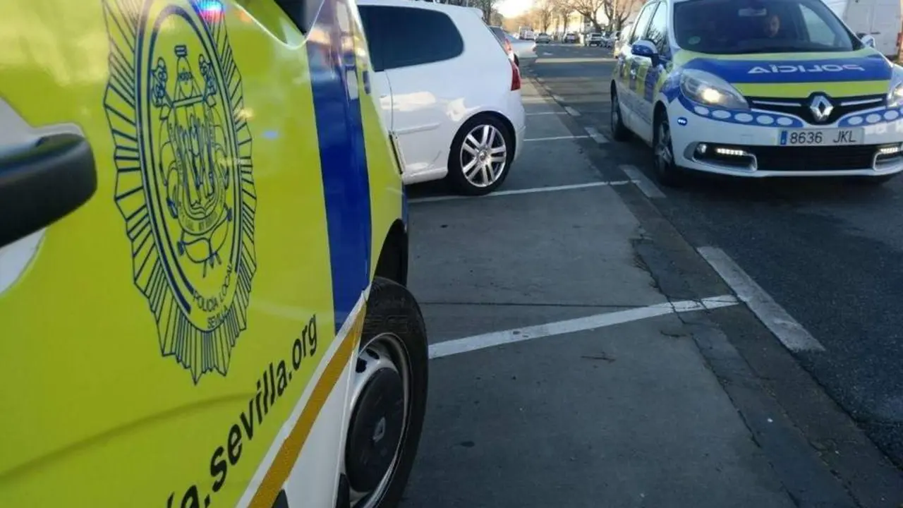 Veh&iacute;culos de la Polic&iacute;a Local. - EP