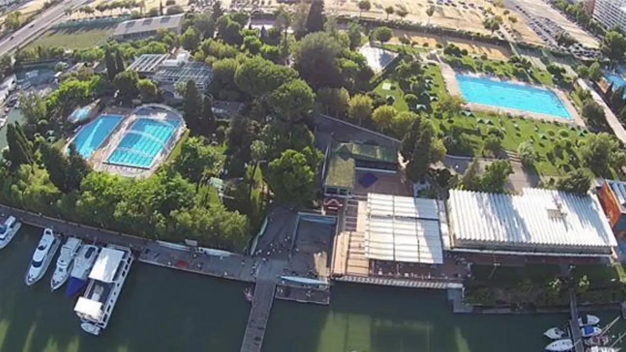 Instalaciones del club n&aacute;utico de Sevilla. - CLUB NAUTICO
