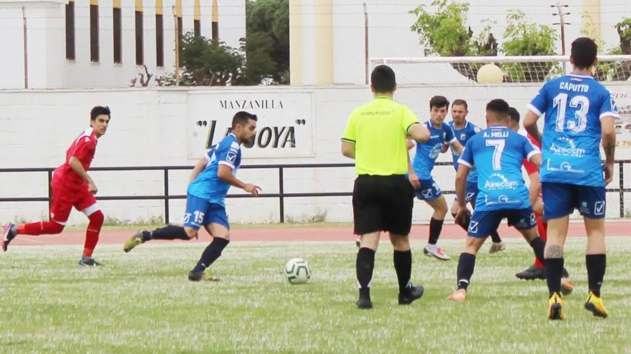 Esta acci&oacute;n de ataque acab&oacute; con el penalti que signific&oacute; el 1-0 a favor de la Divina Pastora - Ra&uacute;l J. Bustillos