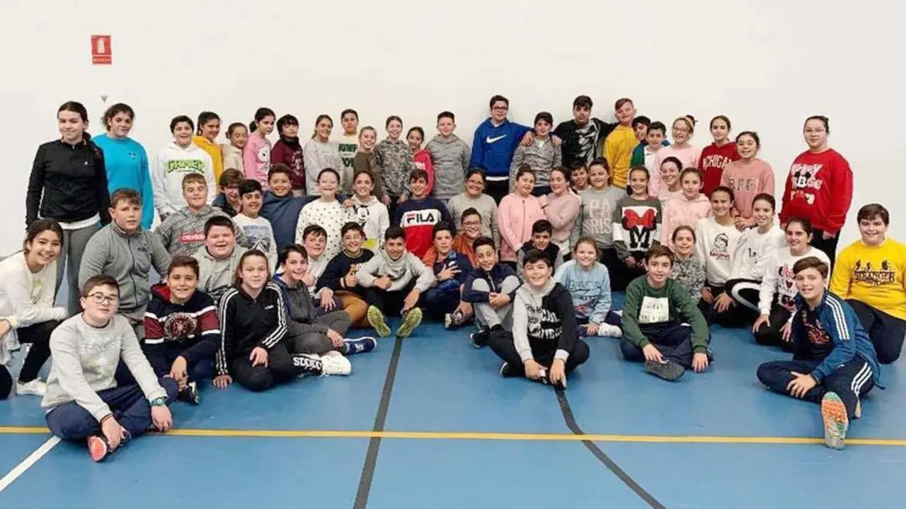 Los alumnos que iban a representar al CEIP Maestra Caridad Ruiz en Jugar y Convivir el a&ntilde;o pasado - CMCR