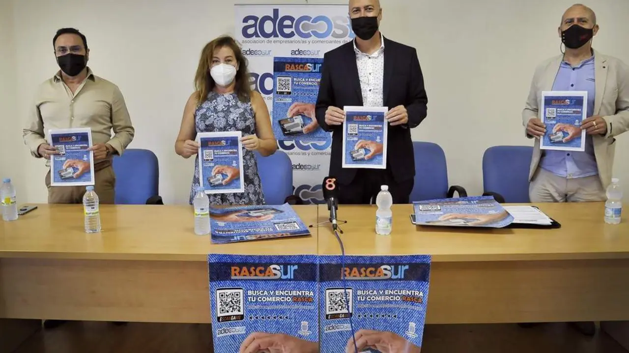 Isabel Gallardo, junto a representantes de Adecosur.  - Andaluc&iacute;a Informaci&oacute;n