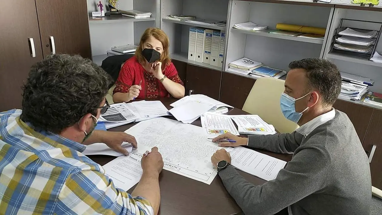Reuni&oacute;n para activar el plan contra el mosquito del virus del Nilo en Los Palacios. - AYTO LOS PALACIOS