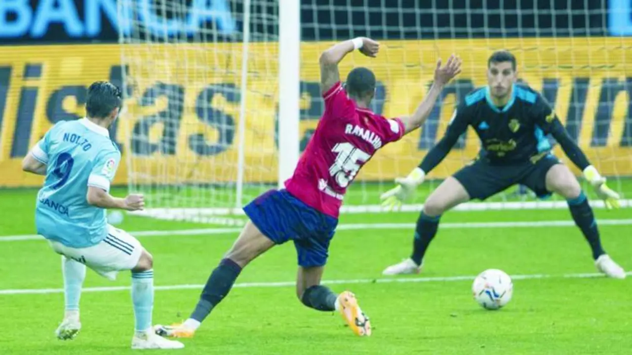 Momento en el que Nolito bate a Herrera en el minuto 52 pero el 2-0 en anulado - La Liga Santander