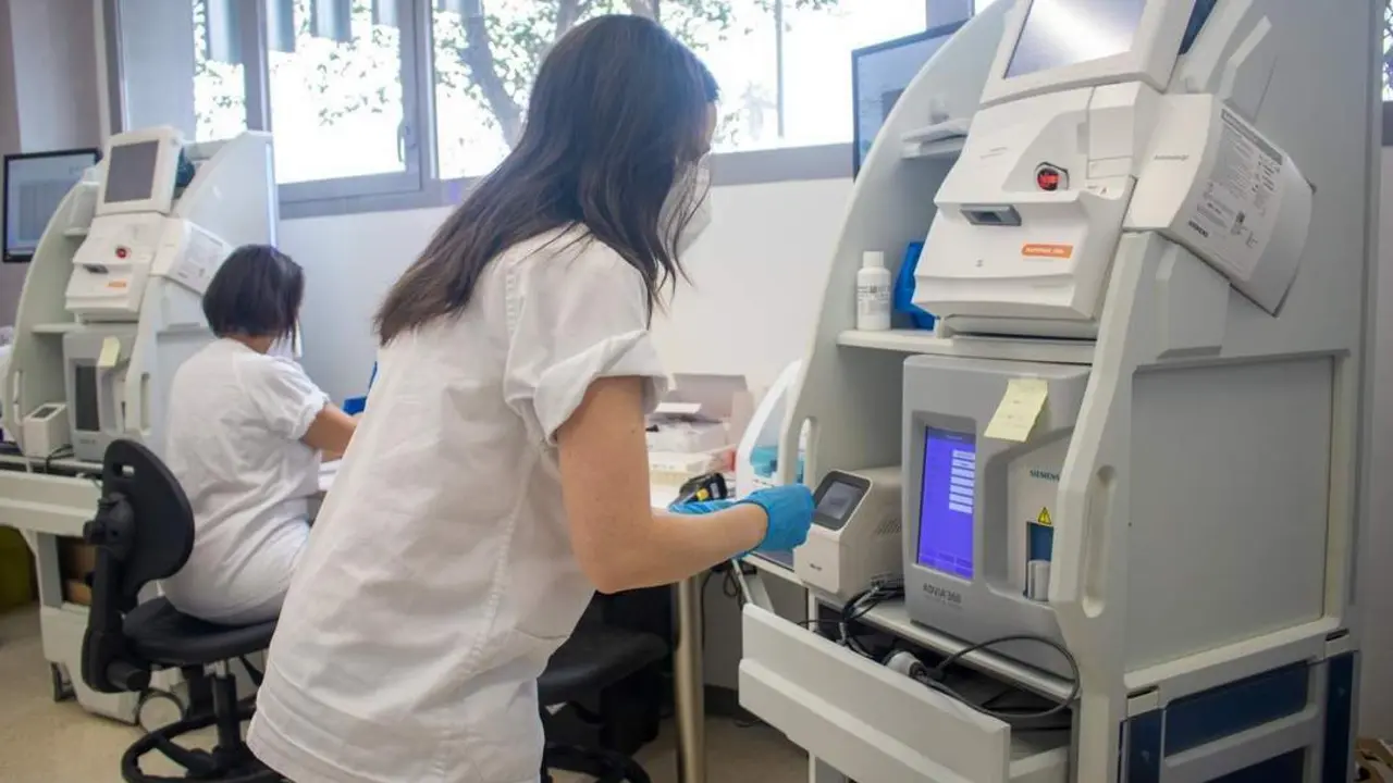 Laboratorio m&oacute;vil en el Hospital de Emergencia Covid. - JUNTA