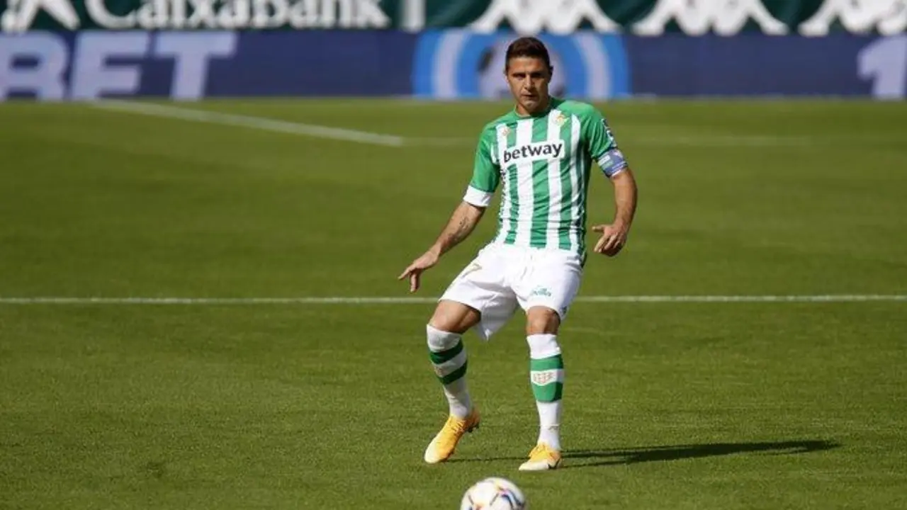 El capit&aacute;n del Real Betis, Joaqu&iacute;n S&aacute;nchez, durante el partido ante Elche de la pasada jornada liguera. - rbb