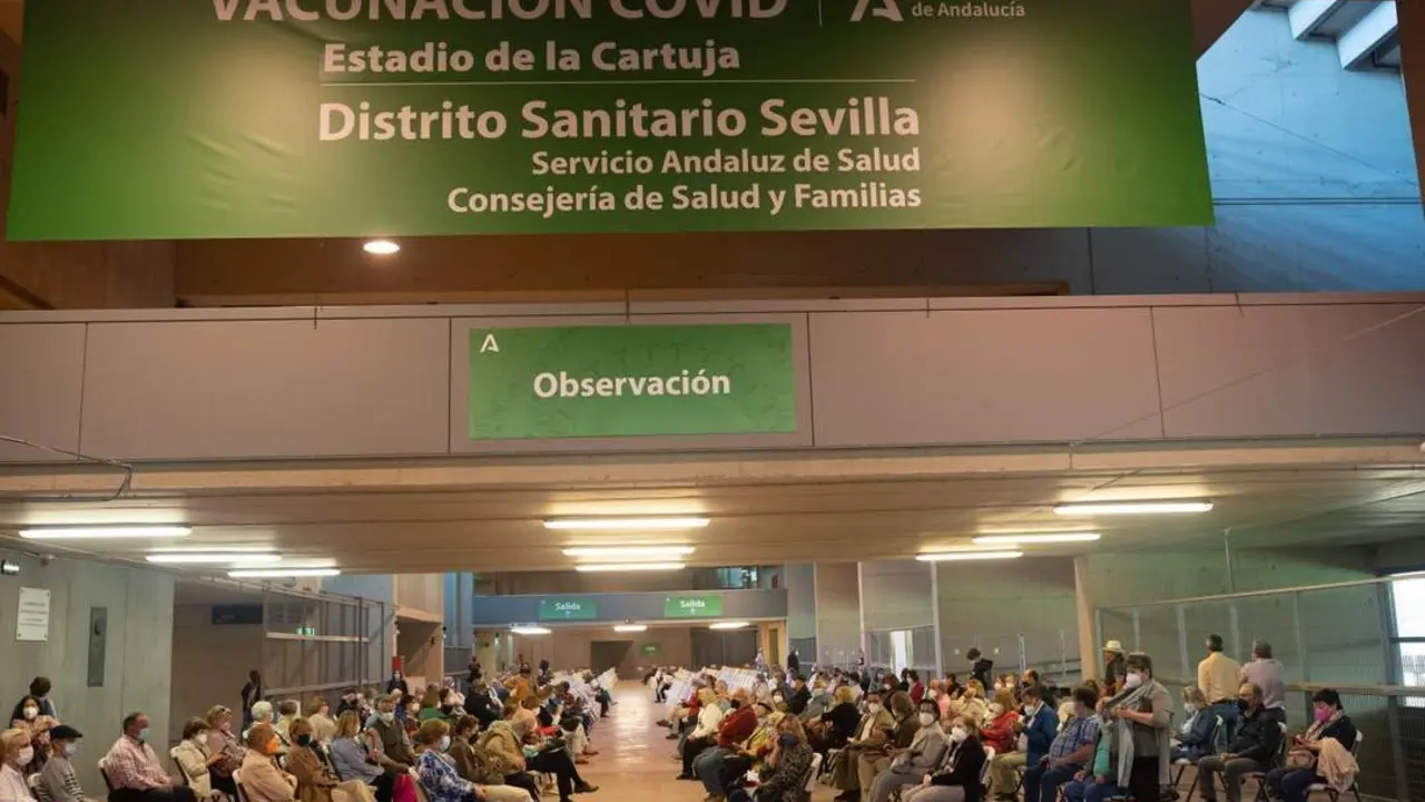 Sala de observaci&oacute;n tras la vacuna en el estadio de La Cartuja. - ep