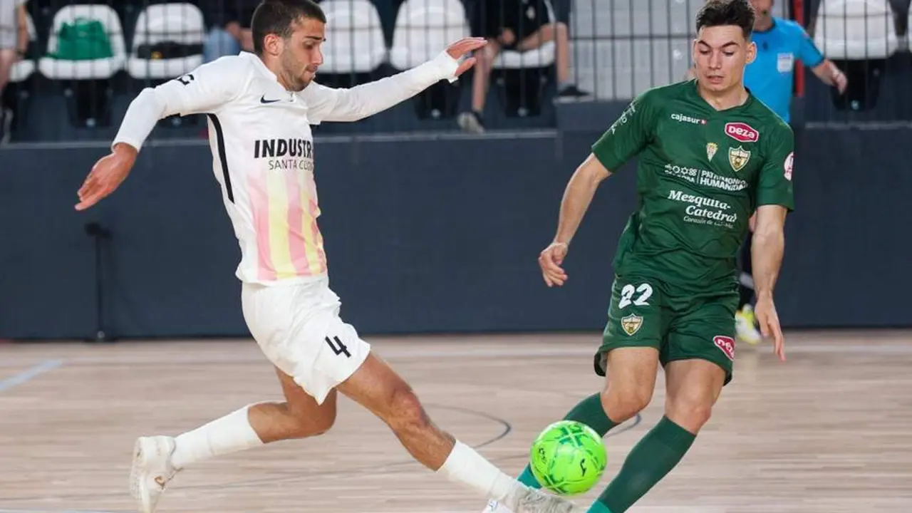 Uri Santos y Pablo del Moral en el partido de ayer - | Industrias Santa Coloma